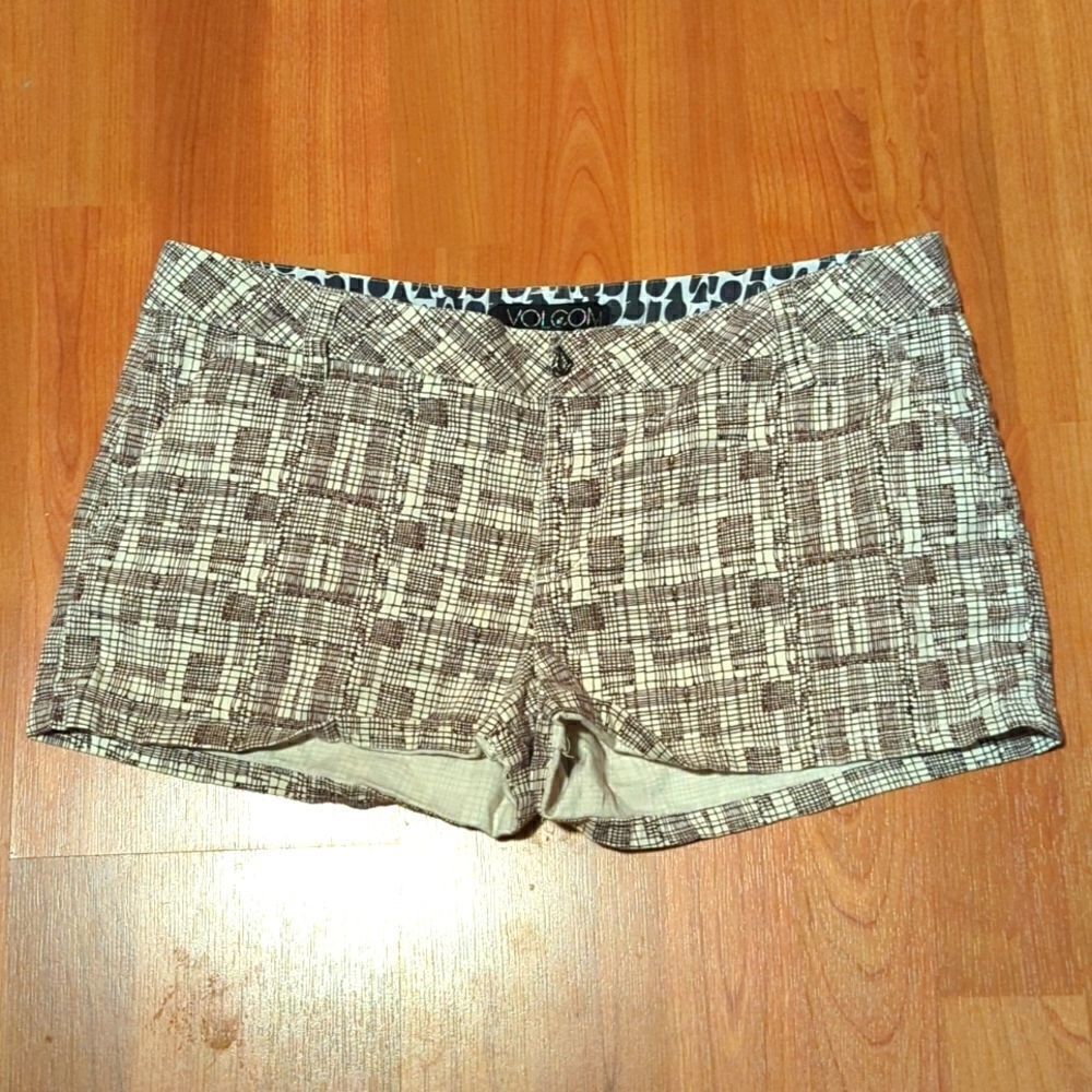 Volcom Juniors Size 9 Abstract Short Shorts